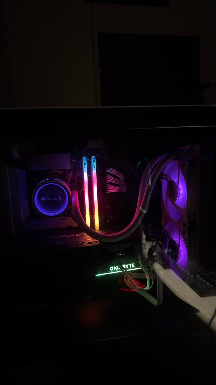 بيسي تجميعة للبيع:
CPU: Intel Core i5-13400F Processor TRY


GPU: Gigabyte GeForce RTX 3080 3 fans oc 12GB black

COOLER: Deepcool Castle 240 v2 rgb white


STORAGE1: SAMSUNG SSD M.2 500GB 980 pro NVMe


STORAGE 2: Lexar NM620 SSD 1TB PCIe Gen3 NVMe M.2


RAM: TEAMGROUP T-Force Delta RGB 2X16 3200 HZ 32GB


MB: GIGABYTE B760M AORUS Elite AX white


PSU: Segotep GM850W 750W Gold 80+ Full Modular, PCIe 5.0 & ATX 3.0 - White


CASE: DEEPCOOL MACUBE 310P white

* كل القطع وياها الكراتين


السعر: مليون و 450. وبي مجال
المكان: الموصل
يوجد توصيل*


*PSU ( بور سبلاي مستعمل بيع مفرد ): deepcool dq650-m-v2l Black - 650W كامل الملحقات ب 55الف


**إذا كنت صاحب هذا الإعلان وتريد حذفه لأي سبب، رجاءا أرسل رسالة إلى الدعم الفني**