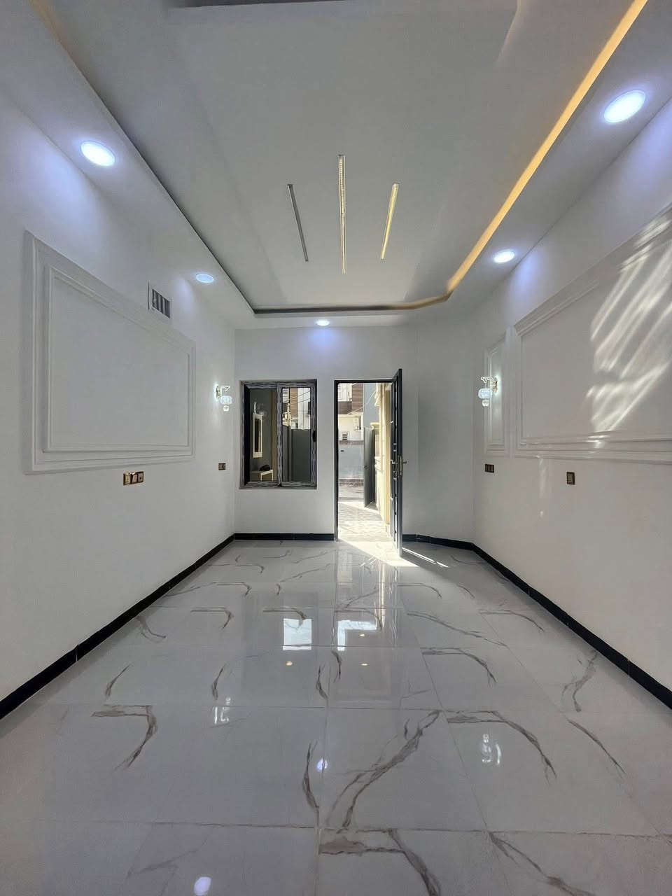 السلام عليكم ورحمة الله وبركاته #مكتب_الغوالي
بيت للبيع في حي الاخاء خلف كنيسة تايتنك على شارع 15م موقع مميز 

🔹 المساحة : 100م طابقين 4 غرف نوم 

🔹 بناء حديث زيرو تسليم فوري مفتاح 🔑 

🔹 اساس البيت ومراحل البناء مصورة بالكامل 🎥

🔹 سند طابو الزهور شرط التحويل وشرط قرار تمليك

ط1 : كراج ، استقبال ، هول ، مطبخ ، غرفة ، صحيات

ط2 : ثلاث غرف نوم ، صحيات ، سطح ناصي وعالي

مُجهز بالكامل بكافة الانظمة الحديثة -

دكتات - سبالت - غسالات - انترنيت - دشات - كامرات

للأستفسار آكثر مراجعة #مكتب_الغوالي الكائن في حي السماح الاركان قرب مدرسة السماح الأبتدائيه وقرب مول القمة على شارع 20 او الاتصال على الارقام التالية

***********

***********
