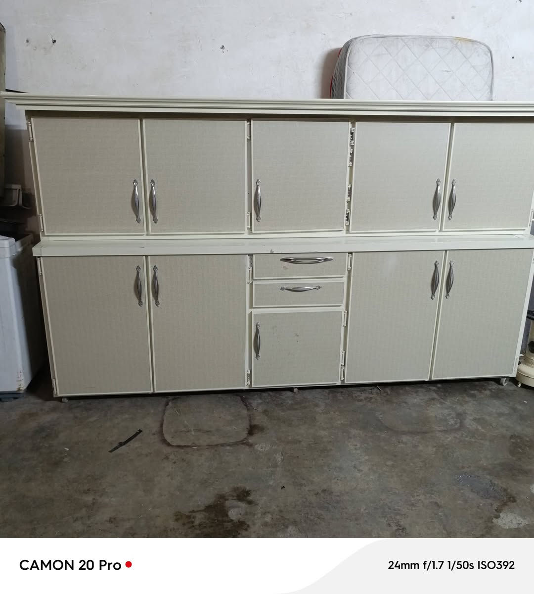 كاونتر للبيع كلش نظيف قياس مترين ونص سنك مرمر قياس متر ونص هذا الرقم الاستفسار وبي واتساب ***********
