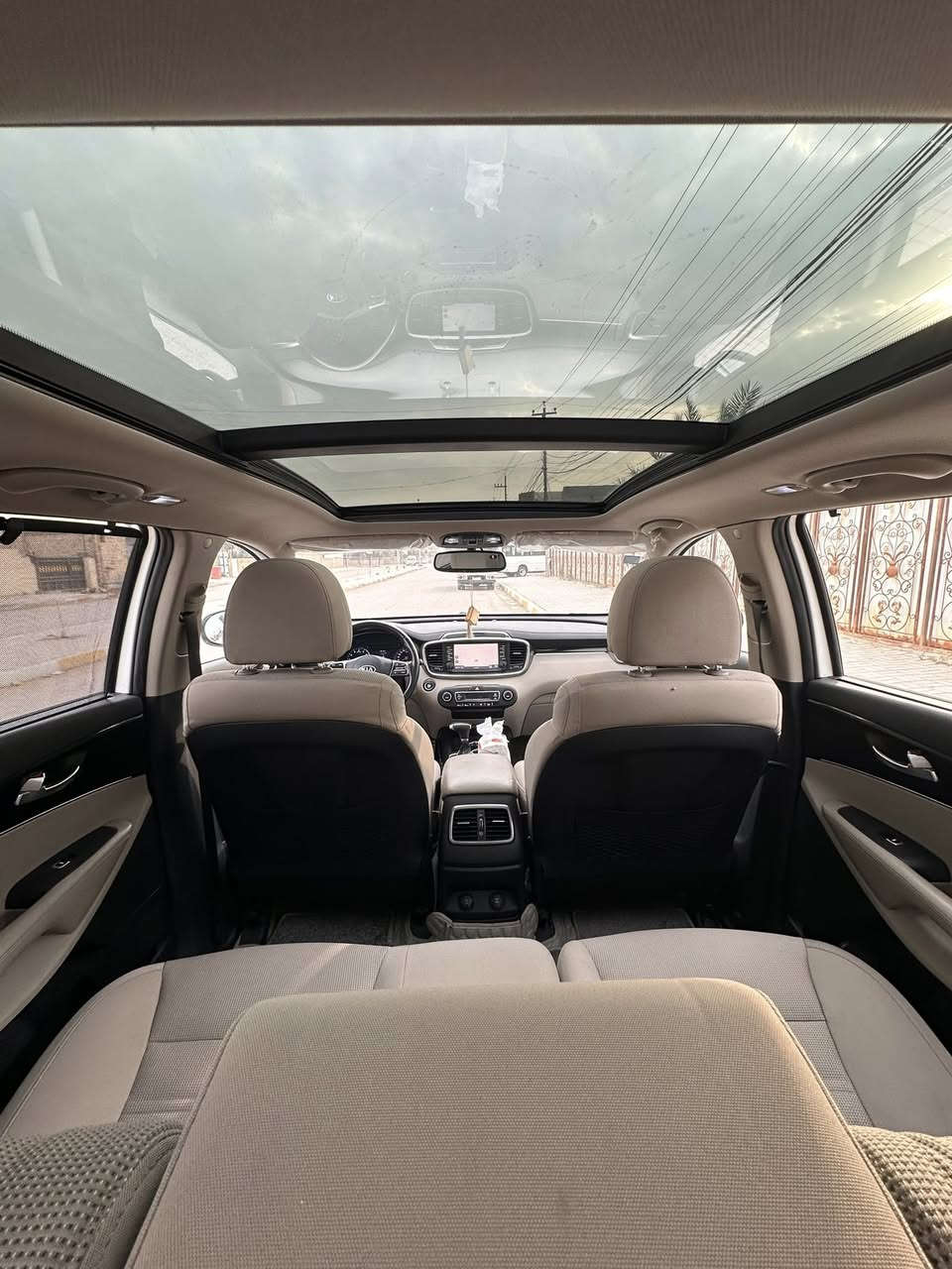 سلام عليكم
كيا ••• سورنتو خليجي للبيع فقط مكفوله كفاله عامه 
موديل 2019 بغداد بسمي           
_ 6 سلندر  كير 8 نمر 
ماشيه 70 الف حقيقي وين متريد افحص 
_7 راكب 
_3 قطع تبريد
_بردات خلفيه بلاديه 
_ بانوراما 
شاشه بلاديه GPS 
_كراسي كهرباء 
_لد خلفي وامامي
_صندوق كهرباء 
_دخول ذكي
_بصمات أبواب + تشغيل 
_ مرايات جانبيه كهرباء 
مغلفه الارضيه جلد 
وجاهزه من كلشي 
السعر 265$
مكان السيارة بغداد الشعب 
***********
‏‭0773 604 8712‬
