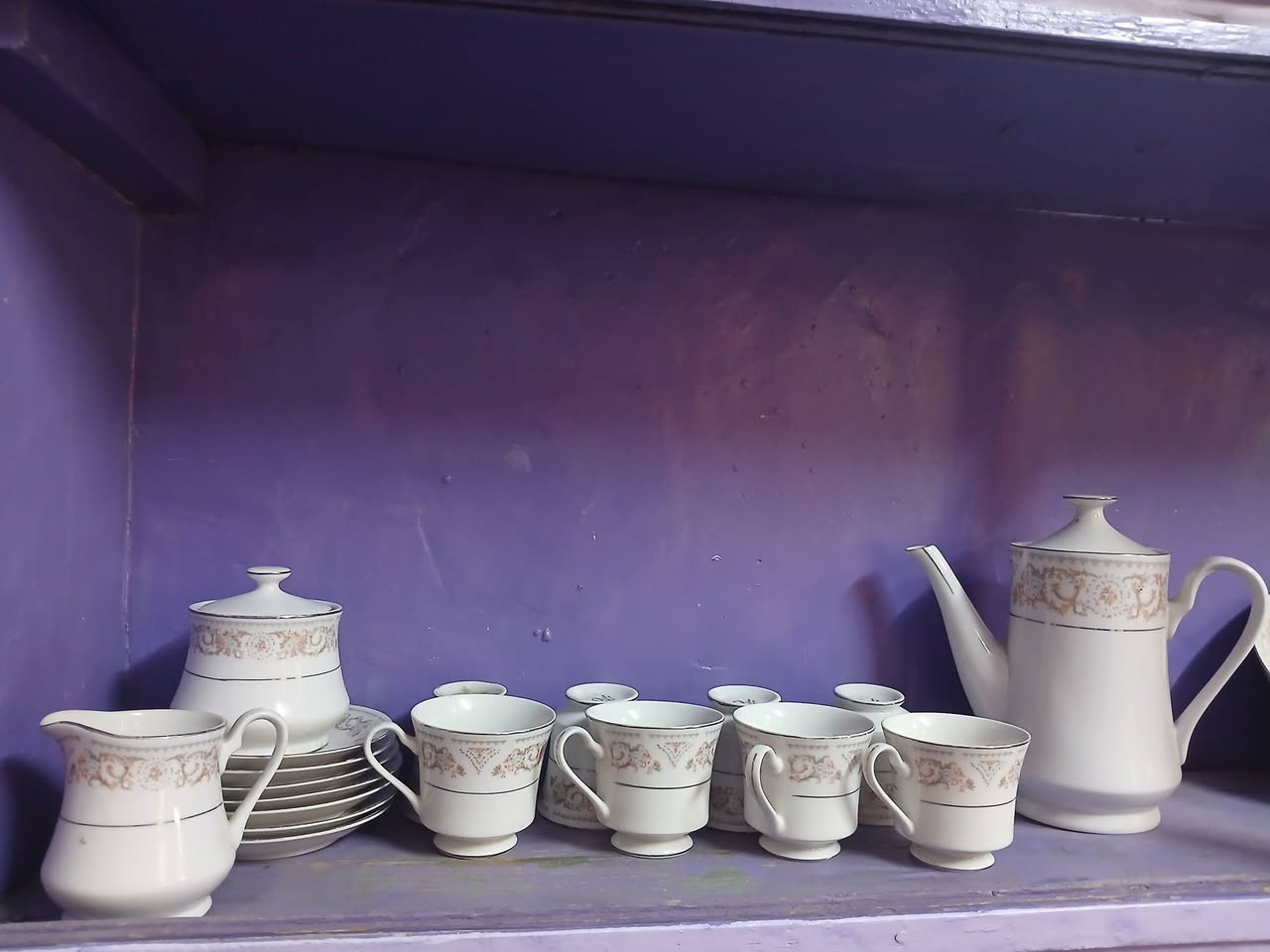 سيت صيني للبيع
قوري +٨اكواب شاي مع الاطباق +شكردان +دلة حليب +صحن كيك ٨ قطع + صحن كبير ٨ قطع +صحن عميق كبير ١ +بلم 

مع سيت دولكة وكلاصات فخار .

موصل


**إذا كنت صاحب هذا الإعلان وتريد حذفه لأي سبب، رجاءا أرسل رسالة إلى الدعم الفني**