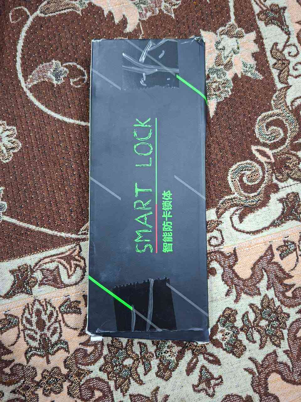 قفل ذكي للباب بتقنية متقدمة. 
طرق الفتح: يدعم القفل طرق متعددة تشمل التعرف على الوجه، بصمة الإصبع، عروق الكف، والرمز السري. 
المراقبة: يحتوي على شاشة فيديو مدمجة وكاميرا للرؤية الليلية تسمح بمراقبة مدخل المنزل والاتصال الداخلي. 
التحكم: يمكن ربط القفل بتطبيق الهاتف للمراقبة عن بعد وإدارة الوصول. 
أمان إضافي: يأتي مع مفاتيح ميكانيكية تقليدية لاستخدامها في حالات الطوارئ. بعقوبة, ديالى


**إذا كنت صاحب هذا الإعلان وتريد حذفه لأي سبب، رجاءا أرسل رسالة إلى الدعم الفني**