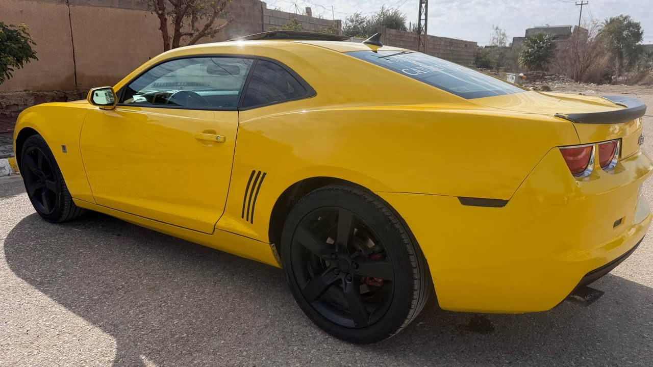 شوفرليت كمارو موديل 2010 اصفر ليموني 
فول مواصفات 
اربع كيجات 
سلايت 
تحكمات 
سياره مصبوغة حزام شرط كلشي بيه كير محرك تبريد تدفئة كهربائيات شرط كلشي بيه 
رقم وسنوية وهزه وبراد جديده لحد 2030 بأسمي شرط تحويل وغرامة 
وبيها بطاقة بنزين
سعرها 86 وبيه مجال
موبايل *********** طوز, صلاح الدين
