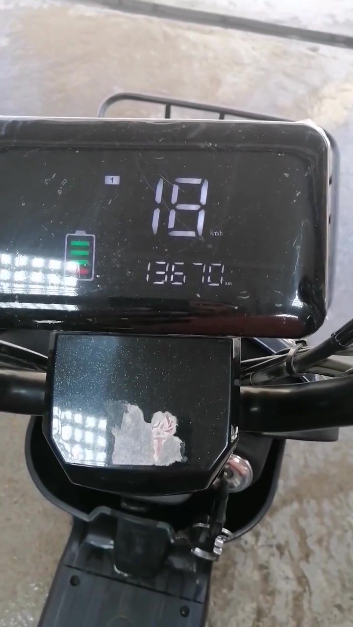 من رخصة الادمن
دراجهR8
5بطاريات 60V
دبل اشاره
لايت عالي ناصي LED
بريك امامي خلفي دسك
بلوتوث
ستاند تلفون، شاحن موبايل USB
زوج تاير تايوان
سويج 2
 كارت تشغيل 2
 الدراجةكهربائياته كله بلاديه
مكاني الاعظمية ***********
سعره(450) الف وبيه مجال قليل للشراي
