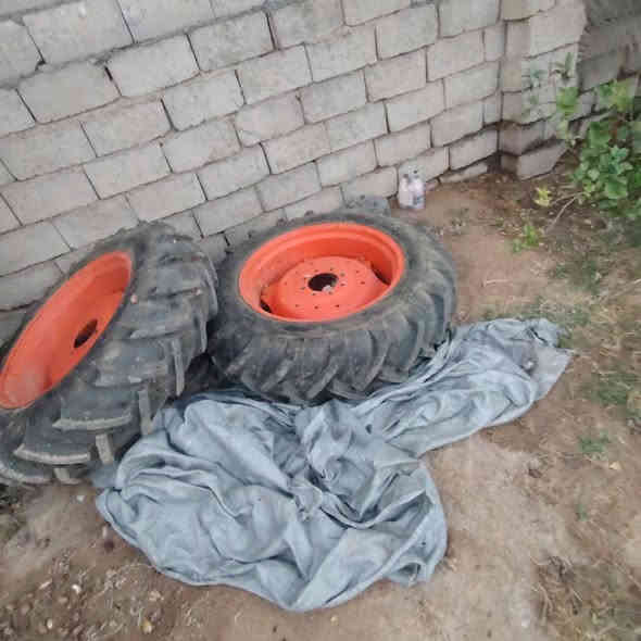 سلام عليكم ورحمة الله وبركاته يوجد للبيع تايرات ٢٨ على ١٢    على ٤ مال كابوته ٤بستم *********** المكان ديالى
