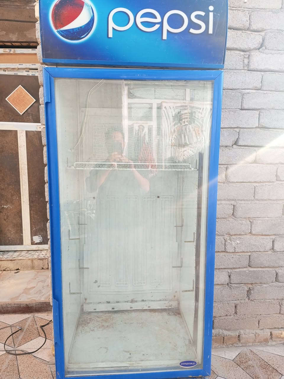 السلام عليكم شباب براد شرط الشغل للبيع السعر 250 قفل ***********
