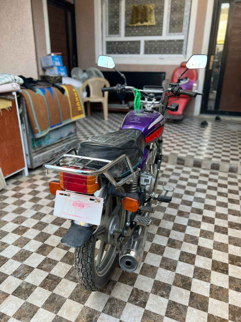 سلام عليكم سيفان موديل 25 شكل القديم اوراق اصولي 
كل نفص مابيه اشاير كهرابئيات كشي شغال 
يعني جديديه مكينه ما مفتوحه كلشي على وضع الشركه 
مكان بابل حي المام 
***********
