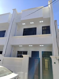 يتوفر لدينا دار للبيع مساحه 100م طابقين يحتوي على غرفتين نوم واستقبال ...