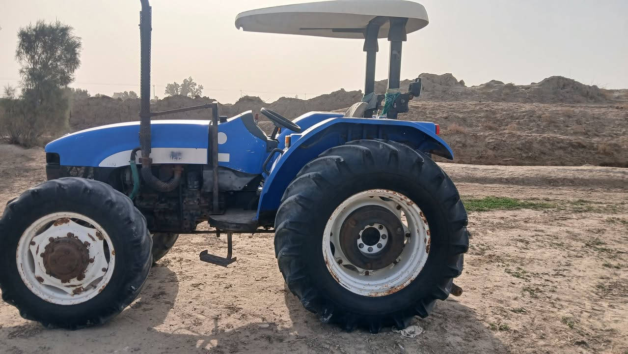 كاروبه نيهولند حجم 80 لبيع رقم واسط رقم وسنويه نكليزي موديل 2010 مع معدات فدان اصلي اربع سجج وخرماشه ومعدلان ومرازه مكان بابل الشوملي ***********
