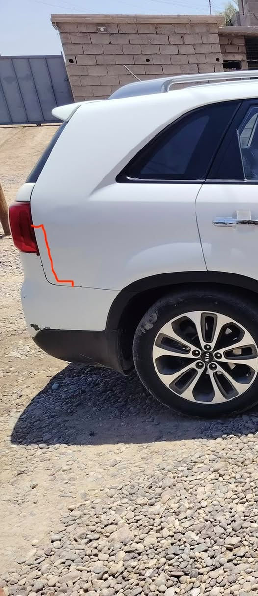 🚗 للبيع: كيا سورنتو 2014 (خليجي) 
المواصفات والتفاصيل:
 الموديل: 2014
 المحرك: 4 سلندر
 الوارد: خليجي
 الرقم: كركوك (جاهزة للتحويل )
 السنوية: نافذة ومجددة لغاية 2028
السيارة جاهزة من كلشي (شلع قلع)، ما ينقصها أي شي ومكفولة من النواقص. تبريد ثلج ثلاث قطع 
 السيارة مكفولة عدا صبغ مقدار (إصبعين) في الجاملق الخلفي فقط 
السعر 150 ورقة ($15,000) وبيه مجال للشراي
المكان: الشرقاط / اسديره وسطى الثانيه (الفياض)
📞 للتواصل والاستفسار:  ***********
