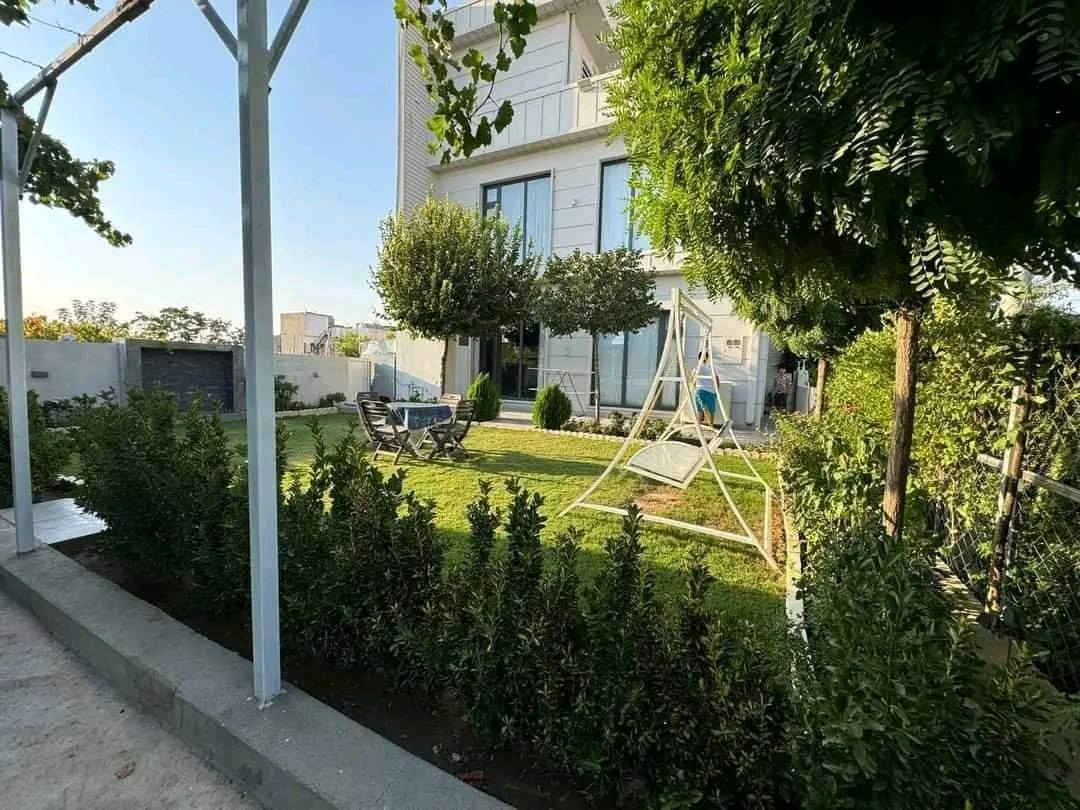 بۆ فرۆشتن ـــــــــــــــــــــ  للبیع***********
رابرین بەری متار  ـــــــــــ حي رابرین السلیمانية
100 م رۆکن + 150 م باخجە  ـــــــ  100م رکن + 150 م حدیقه
میۆان ـ مەتبخ ـ هول  ــــــــــــــ استقبال ـ مطبخ ـ هول
4 نۆستن ـ مشتەملات ــــــ 4 غرف نوم ـ صحیات
                 تلفون ـ واتساب ـ
