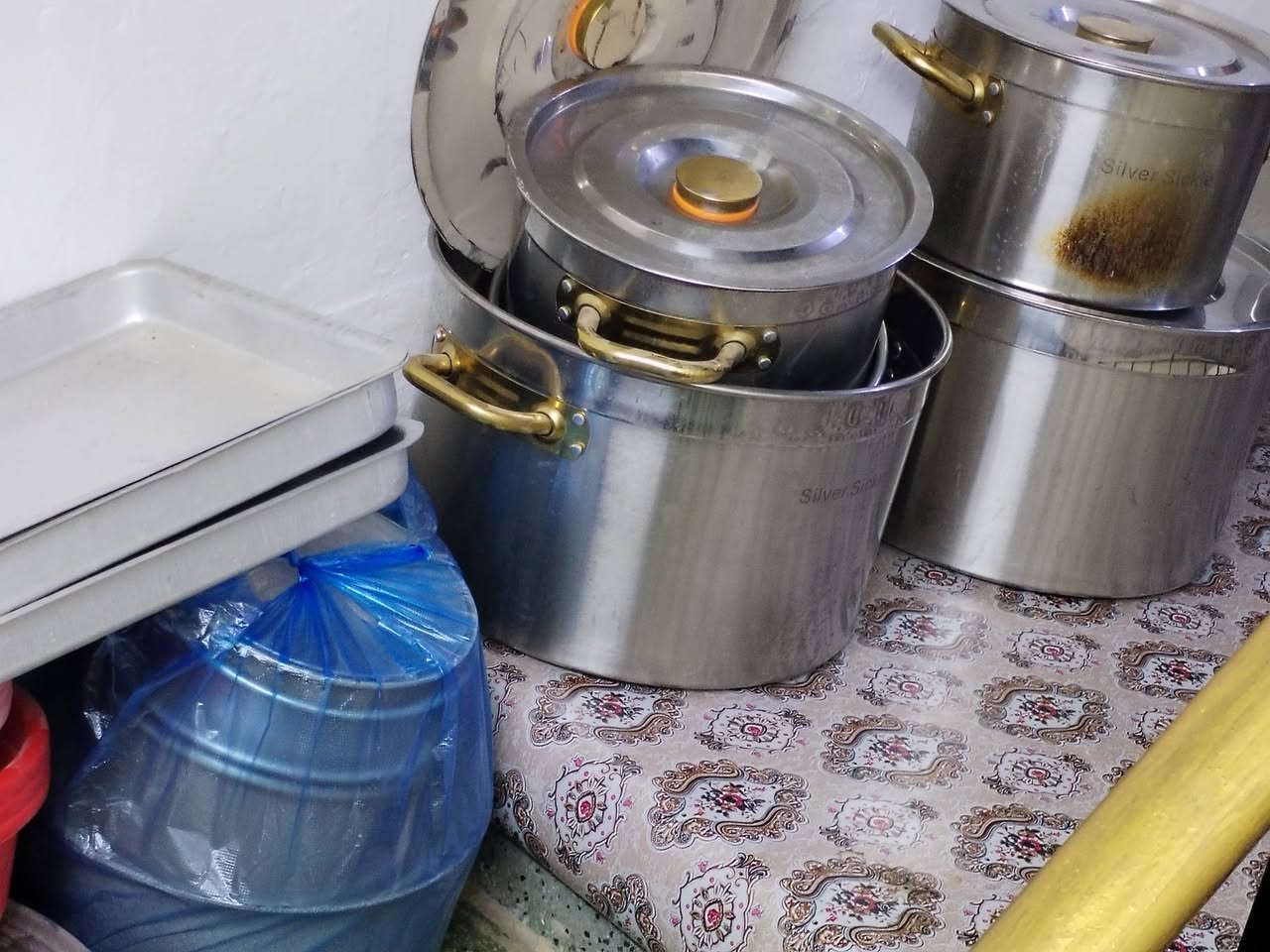 السلام عليكم غراض مطعم للبيع ميوزه وجدوره وموجود جدر ضغط لحجم لكبير وميوزه وكراسي  كلهن جدد ما مستخدمات ماعده جدرين او تلاثه لستيل اي استفسار اتصلو ع رقمي ***********
