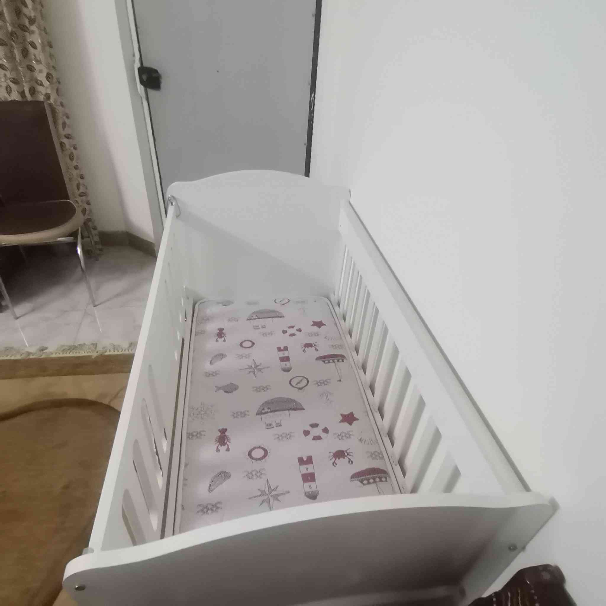 سيسم أطفال جديد ما مستغدم مع الدوشك نضافه ميه بالميه السعر ١٠٠ مع مجال
***********
