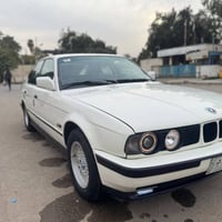للبيع السياره مصبوغه عام ومعمره تعمير مال جناي كله اصلي وكله 525 موديل...