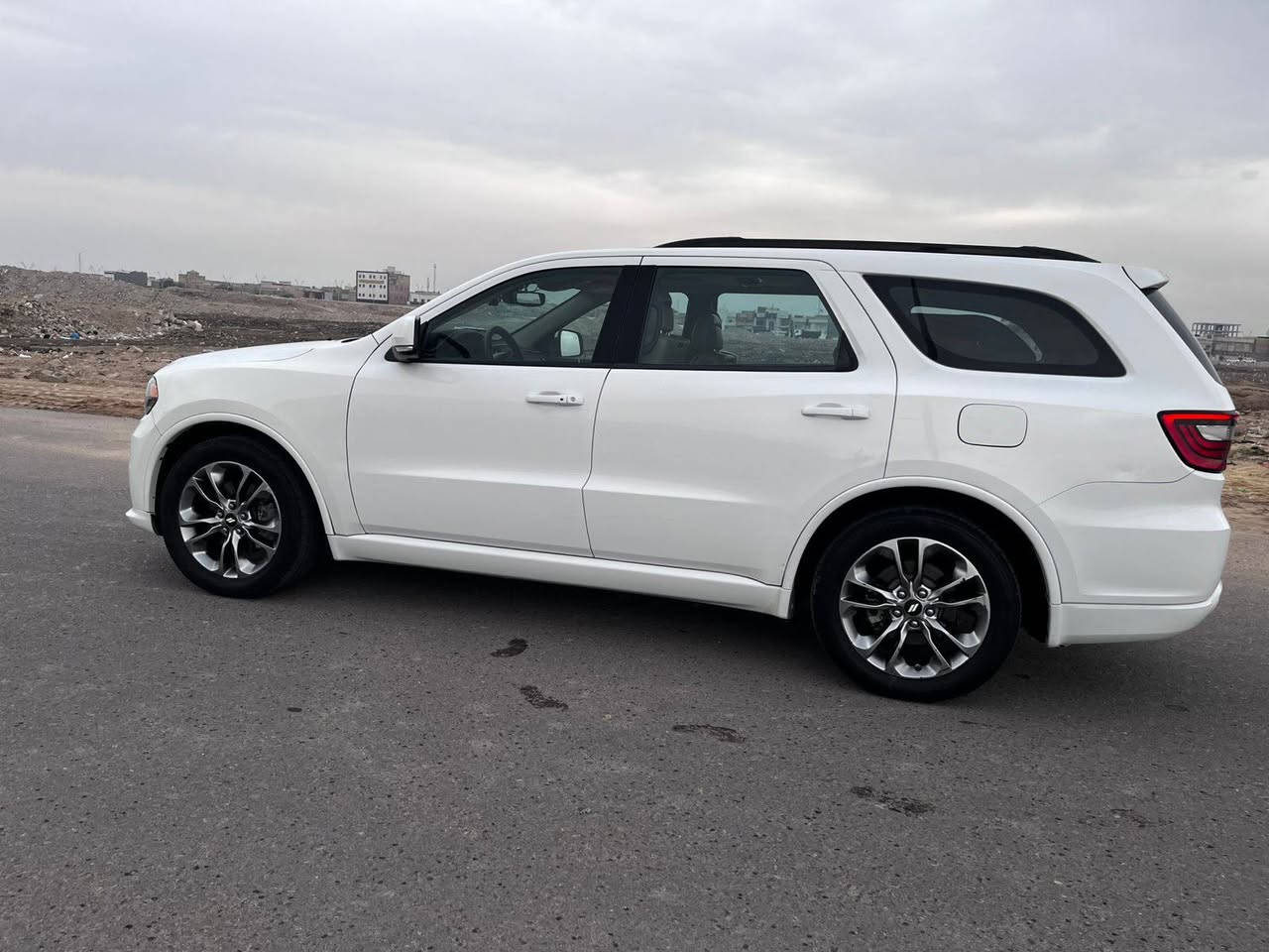 السلام عليكم
دوج دورنكو 2019 للبيع 
فول مواصفات GT PLAS خليجي 
بيها جاملغ الايسر ضربه خفيف ومصبوغ 
بيها 3مكانات بارد
 البيبان الوره مفتوحات فقط بدون تبديل 
مواصفاتها 
فتحه سقف 
تشغيل عن بعد
صندوق كهربائي 
كشنات كهربائيه 
تدفئه ستيرن وكشنات اربعه 
شاشه جبيره 
حساسات خلفيه 
توقف ذاتي عن الرجوع 
نظام ايكو و نظام سبورت 
خاصيه توفير الوقود عن الوقوف 
تحكم ستيرن 
مثبت سرعات 
نقطه عمياء بل مرايات 
اشاره بل مرايه 
ماشيه 120 الف كيلو متر حقيقي 
السياره جديده وحلوه مال بيت 
حداديه جديده 
رقم اربيل الجديد تريد تحويل تريد وكاله 
السنويه لل 29 باسم شركه 
عنواني بصره القبله
السعر 270 وبيه مجال 
***********
