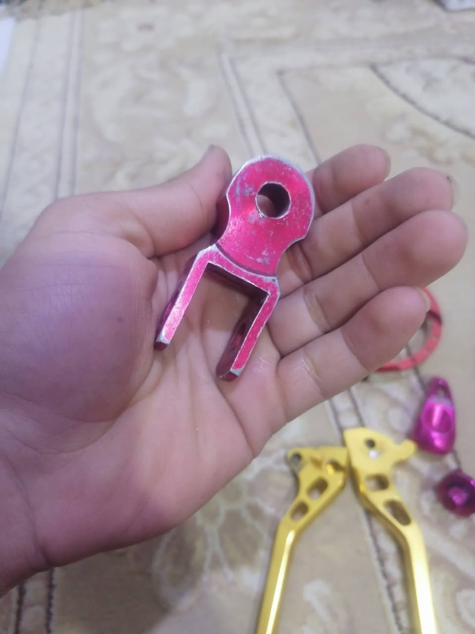 السلام عليكم شباب اخواني كله تزويد جديد كوانزو المقلد اسعار مناسبه
القطر دهن 5الف
القطره الاكسل 5
قبق فلاوين 15 الف 
يدات بريك 5الف
تعلاوه دبل 5الف
قبق شاصي 5 الف
عضمه مال سرعه 5 الف
تعلاكه ارجي اس 10 الف

اذا تريد شلعه احسبهم الك ارخص 

توصيل موجود رقمي واتساب ***********
