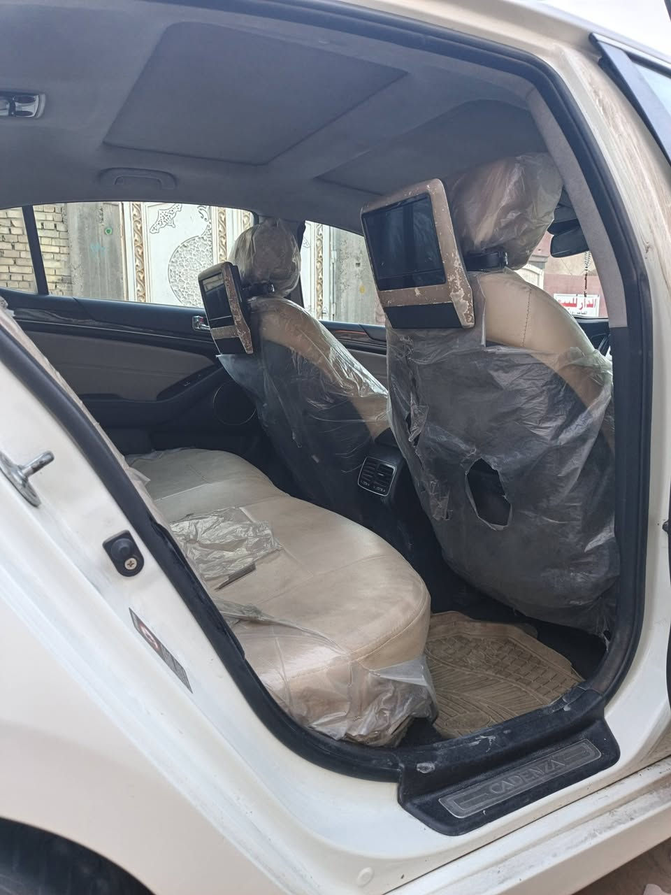 السلام عليكم شباب للبيع فقط kia cadenza _k7
Sxl اعله فئه بلعراق طلب خاص من مواطن امريكي 
موديل 2015 رقم بغداد باسمي رقم مميز 86565
السياره بدون تبديل ابدا  ليبل واحد __ بيه قطعتين صبغ جاملغ ايسر وبنيد فقط
  مكينه 6v 3300 gdi طاحونه ✈️
تسارع مخيف ومرعب ال 200 زلاطه ✈️
((((((( المواصفات طلب خاص ))))))))) 
1) بصمه تشغيل وبصمه ابواب وصندوق 
2) بنانوراما طكتين 
3) سقف كنتارا نفس نضام المارسيدس شامو
4) الاناره داخليه ثلاثيه الابعاد 4 g 
5) مراه وسطيه عاكسه للضوء تلقائيا 
6) داخل مميز مطعم بثلاثه الوان بيجي اسود قهوائي
7) نضام طوارى وانذار
8) ماسحات اوتو من تمطر تشتغل تلقائيا 
8) تبريد بيانو
9) تبريد قطعتين 
10) كشنات جلد 
11) كشنات امامي خزن مموري وضعيتين
12) كشنات امامي تحكم كهرباء
13) كشنات امامي تبريد
14) كشنات امامي تدفئه
15) كشنات خلفيه تدفئه 
16) ستيرن تحكم كهرباء
17) ستيرن تدفئه 
18) ستيرن تحكم اربع جهات 
19) ستيرن شفتات رياضيه 
20) ساعه وسطيه ملكيه نضام عقارب 
21) سيدي جنجر 8 قرص 
22) سماعات انفنتي 12 سماعه 
23) شاشه كبيره 
24) شاشه اعطال 
25) شاشه دشبول الكترونيه مع كيج سرعه الكتروني 
26) كامره اماميه 
27) كامره خلفيه
28) كامره محيطيه عدد 5 محيطيه 360 درجه 
29) حساس امامي 
30) حساس خلفي 
31) رادار امامي 
32) رادار خلفي 
33) مري كامره
34) مري شفط
35) مري كهرباء
36) مري اشاير
37) مري قلاب عند الرجوع للخلف 
38) مري ترحيب 
39) برده خلفيه عند الرجوع تنزل تلقائيا 
40) اوتو هولد 
41) هند بريك بصمه
42) تحديد مسار
43) نقطه عمياء 
44) لد امامي 
45) لد خلفي 
46) ويل كب كروم 
47) تاير 19 رياضي 
48) حساسات ايطار الهواء 
49) لايت ديناميك متحرك مع الاستيرن
50) لايتات زنون اصلي عالي ناصي بلوجكتر 
51) حاكيه اتصال بلوتوث 
52) نضام تعليه الصوت عند المشي من تعبر ال 60 كيلو 
53) نضام انخفاض الفان عند التبريد
54) تجوه ملكيه وسطيه  تحكم 
55) شاشات خلفيه 
56) نضام ترحيب شعار كيا عند الدخول للسياره 
57) جام امامي عدد 2 اوتو 
58) نضام ترحيب عند الاقتراب من السياره 
59) حساسات ماسحات الماء عندما تكون غير ممتلئه
60) تنبيه الاستيرن عندما يكون ايمن ام ايسر 
61) اناره ارضيه بلاديه عند الترحيب من كيا
62) دوسه ضوئيه كادنزا 
63)نضام اي بي اس مانع انزلاق
64) حساسات تشتغل مزدوجه في الشاشه والدشبول 
65) نضام تراكشن 
66) اربع دسكات 
67) ارضيات بلاديه من تاريخ الصنع 
68) منافد شحن امامي وخلفي 
69) نضام مموري خارجي يدعم خرائط
70) حبايب كلبي واخوتي السياره مصنوعه في امركيا ب 2015 مبيوعه لشخص ثاني في امريكا في 2016 صار بيه حادث ب 2017 تم دخول للعراق في 2018 تم استلامها من قبل صائغ ذهب في العراق واني اشتريته منه اني المالك الثاني في العراق
السياره ماشيه في امريكه 30 الف ومن اخذتها ماشيه 90 الف وهسه ماشيه 146 الف يعني بل مايل ماشيه 90 الف تقريبا  
السياره بيه بعض التلحيضات يحتاج ترتيب بسيط اني ما متفرغ اله__ ملاحضه مكير وكير ما ممدود عليهن سبانه ابدا من تاريخ الصنع )  اليشوفه غاليه يدعيلنه بلرزق والسوك كلشي بي 
ولا تكسر بحلال الناس تره موديل 12 جاي ينعرضن ب ١٢٥ الله وكيلك  واسف على الايطاله 
السعر المطلوب ( 138 ) 
مكاني بغداد زعفرانيه 
للاتصال  ***********
