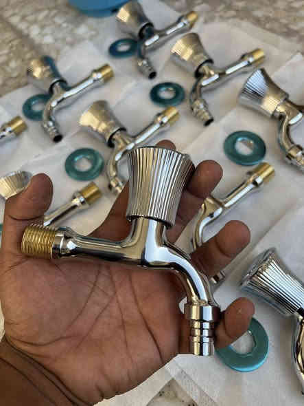 10 حنفيات وزن ثقيل جدا وزن قطعه ربع كيلو فولاذ كلهم ب30 يابلاششش
الحجز فقط وتساب *********** إذا مو اصلي او مو ثقيل رجعهن
