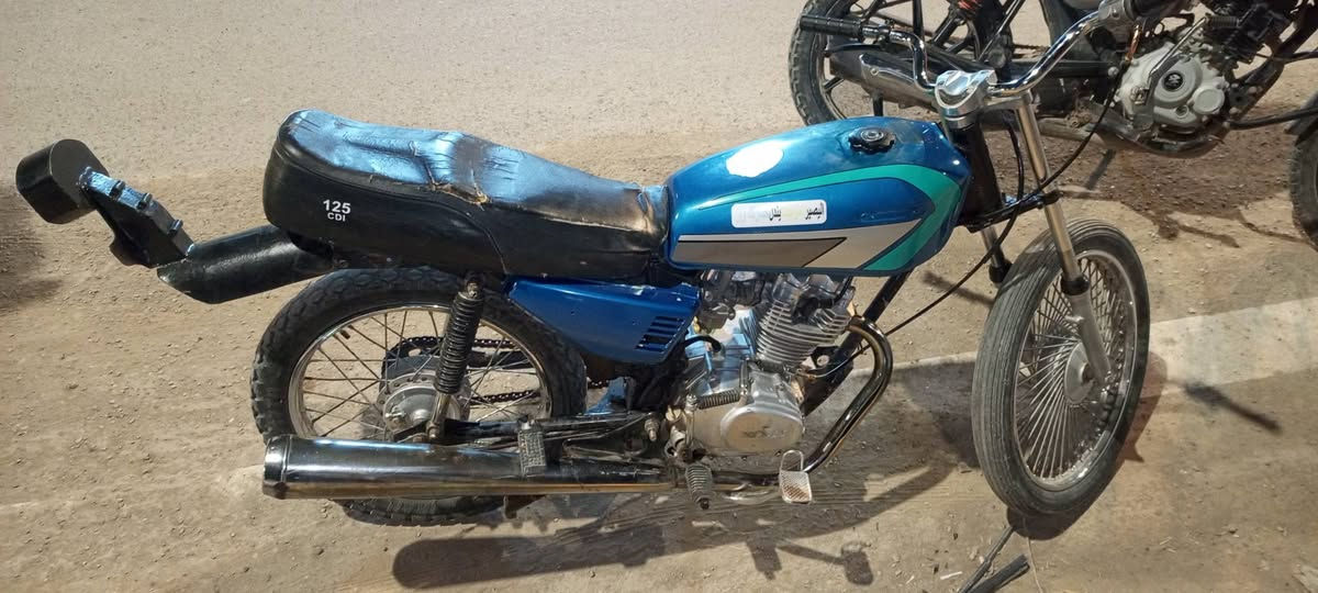 سلام وعليكم دراجه نامه متياز  للبيع تعميره خير من الله 
بيهه نواقص قليل الويل المامي مال تايكر وباقي الدراجه خير من الله   السعر 350 وبيهه مجال للطيبين العنوان ديالى جديدة الشط... 
.. ***********
