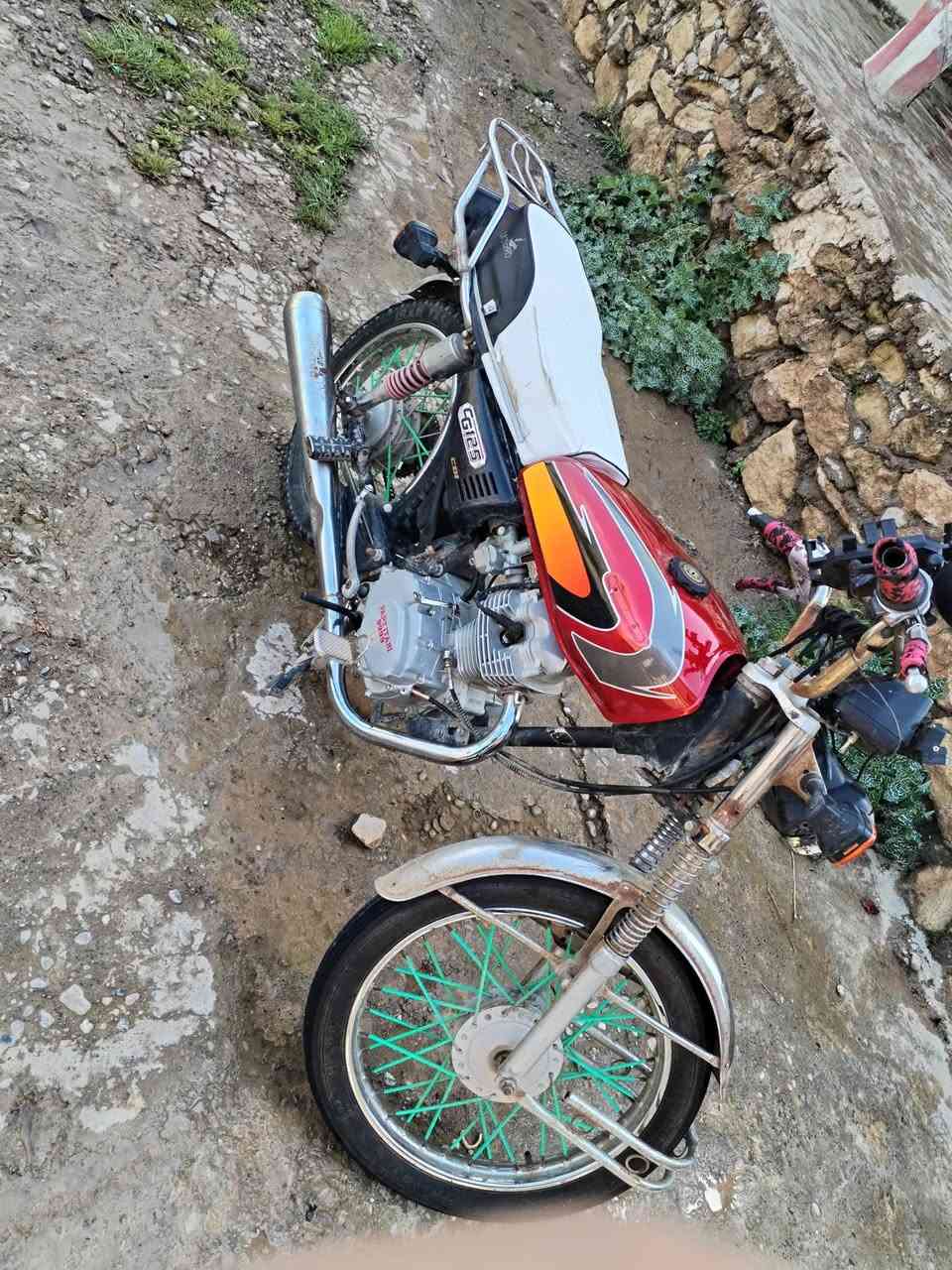 موطور برت خمس تسعت نظيف كله شقال السعر 250وبي مجال العنوان جنوب الموصل وتصل وتدلل ***********
