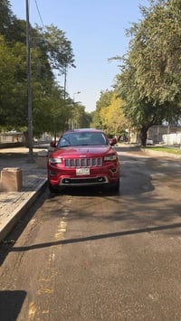 سيارة جيب كراند شيروكي اوفر لاند موديل 2014 اورد خليجي بدون صبغ او حاد...