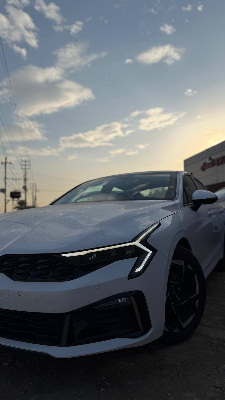 #مستخدم  
#السعر 225 $ معروض 
🔥 KIA K5 2025 🔥
🚘 مرقم أربيل🚘 
‼️ انتبه ‼️ 🔧 خاضعة للضمان لمدة خمس سنوات 
📃 اليكم التفاصيل الآتية 👇🏻
🚘 خليجي 
🚘 16 km ألف 
🚘 موديل 2025
⚙️ حجم المحرك 4Cylinder 2.5L 
⚙️ مرتبط بناقل حركة أوتو 8 نمر
🔑 مفتاح التشغيل بصمة  
🔑 تشغيل عن بعد 
🚗 دفع ثنائي FWD
‼️ اريل نفكيتر 
📍حساسات أمامية 
📍حساسات خلفية 
💡لايت زينون + LED 
🚘 دخول بصمة ذكي 
🛞 حجم الاطار 215/55R17
🛞 ويل كب 17
🛞 هاند بريك كهرباء
🛞 4 دسك
✨️ اشارة في المرايا الجانبية 
✨️ المرايا قابلة للطي كهرباء 
🎈عدد AIR BAG 2
🚗 ا ABS 
🖥 دشبول شاشة ديجيتال 
🖥 شاشة Apple Car play 
📷 كاميرا دوارة 
💡الانارة الداخلية LED  
🛣 مثبت السرعة Cruise 
🎶 المودات والاوامر الصوتية 
🎶 ا Bluetooth / T YPCE 
⚡️مخرج منفذ الطاقة 
🔍فحص نظام السيارة 
💺تتسع المقصورة ل 5 ركاب
💺المقاعد جلد 
💺حركة مقعد السائق كهرباء 
👶 مثبت مقعد الطفل ISOFIX 
❄️ تبريد شاشة لمس مناخين منفصلين 
❄️ قطعتين تبريد 
🚘 أوضاع القيادة Drive Mode 
🚘 أوتو هولد Auto Hold 
⛷️ نظام مانع الانزلاق 
🥤حاملات الأكواب 
🚘 تطعيم الدواخل ألمنيوم 
🦅معرض ألظلال المركزي 🦅

اي استفسار عن طريق الاتصال فقط غير متواجد ع الانترنت

واسط الصويرة شارع المعارض الرئيسي 

***********    واتساب

***********    واتساب
