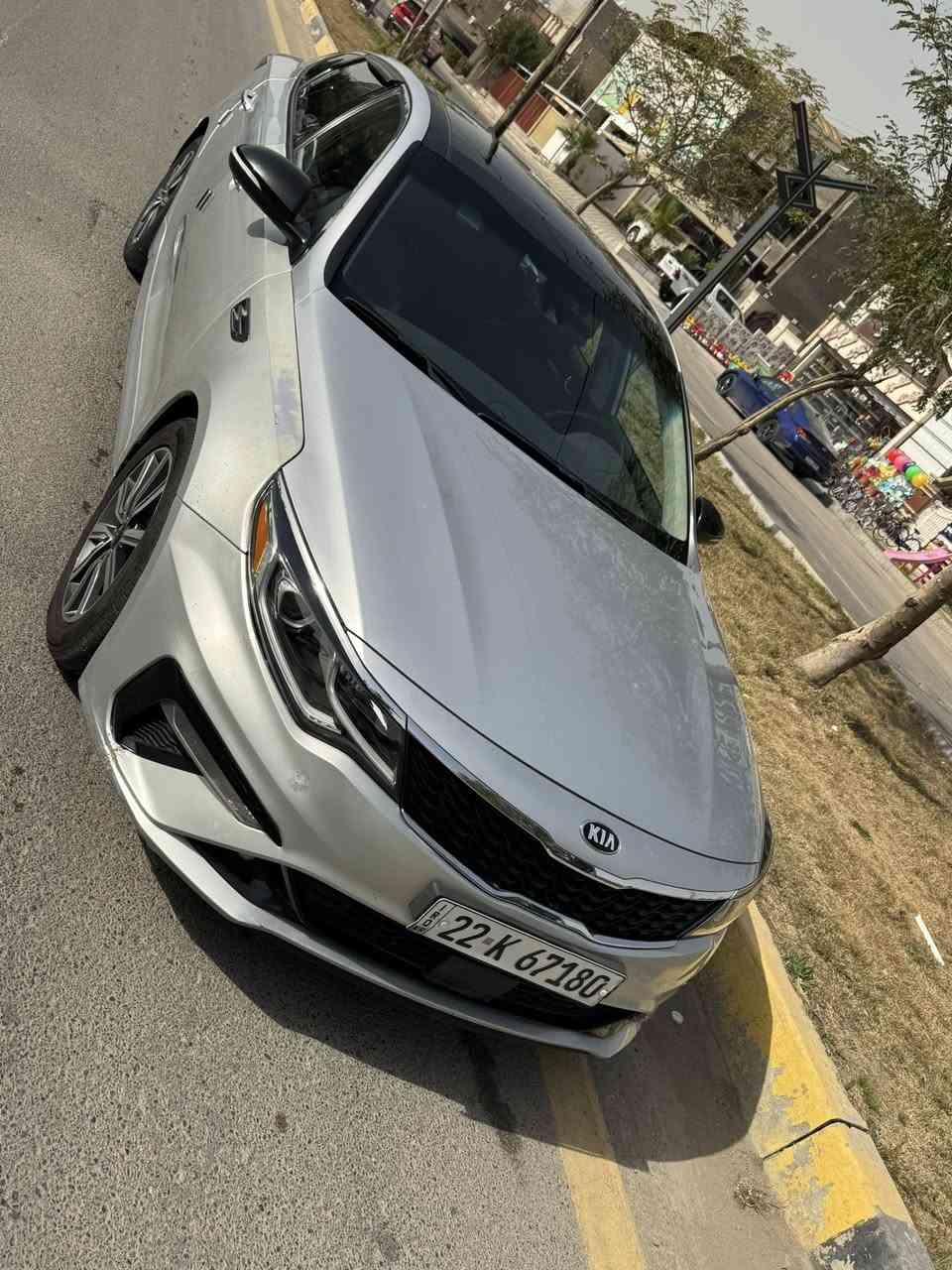 Kia optiama
سلام عليكم 

للبيع: كيا أوبتيما 2020 EX
 
المواصفات العامة:
• الموديل: 2020
• الفئة: EX
• المحرك: 1.6 لتر تيربو
• عدد السلندرات: 4 سلندر
• ناقل الحركة: أوتوماتيك 7 سرعات DCT
• نظام الدفع: دفع أمامي (FWD)

المواصفات الخارجية:
• مصابيح أمامية LED
• مصابيح نهارية LED
• مرايا جانبية كهربائية مع إشارات
• فتحة سقف بانوراما
• حساسات أمامية وخلفية
• كاميرا خلفية

المواصفات الداخلية والتقنية:
• مقاعد جلد
•خزن ميموري للمقاعد
• تحكم كهربائي بالمقاعد
• تبريد وتدفئة الكشنات الأمامية
• تدفئة الستيرن (المقود)
• شاشة وسطية تعمل باللمس
• نظام Apple CarPlay و Android Auto
• تشغيل بصمة (Keyless Start)
• دخول ذكي بدون مفتاح
• مكيف أوتوماتيك ثنائي التحكم
• مثبت سرعة
• إضاءة داخلية LED متغيرة الألوان

أنظمة القيادة والمساعدة:
• Auto Hold
• هاندبريك كهربائي
• نظام المحافظة على المسار (Lane Assist)
• قيادة شبه ذاتية

أنظمة الأمان:
• نظام مانع الانزلاق (ESC)
• نظام مانع الانغلاق ABS
• وسائد هوائية متعددة
• نظام مراقبة ضغط الإطارات
• نظام الثبات الإلكتروني 

السيارة ماشية 87400ميل 
حادث سيارة مرفق بالمنشور
 السيارة رقم اربيل باسمي 
عنوان سيارة بغداد البنوك 
رقم صاحب سيارة : واتس اب واتصال على رصيد

***********
سعر سيارة 150 ورقة وبيها مجال بسيط
