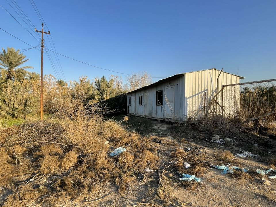 بستان للبيع مساحة ٣ دونم عقد ١١٧ في كربلاء منطقة الزبيلية شارع ام البنين تبعد عن شارع رابط كيلو كافة الخدمات ماء وكهرباء مع كرفان الواجهة 50 متر :/*********** //***********
