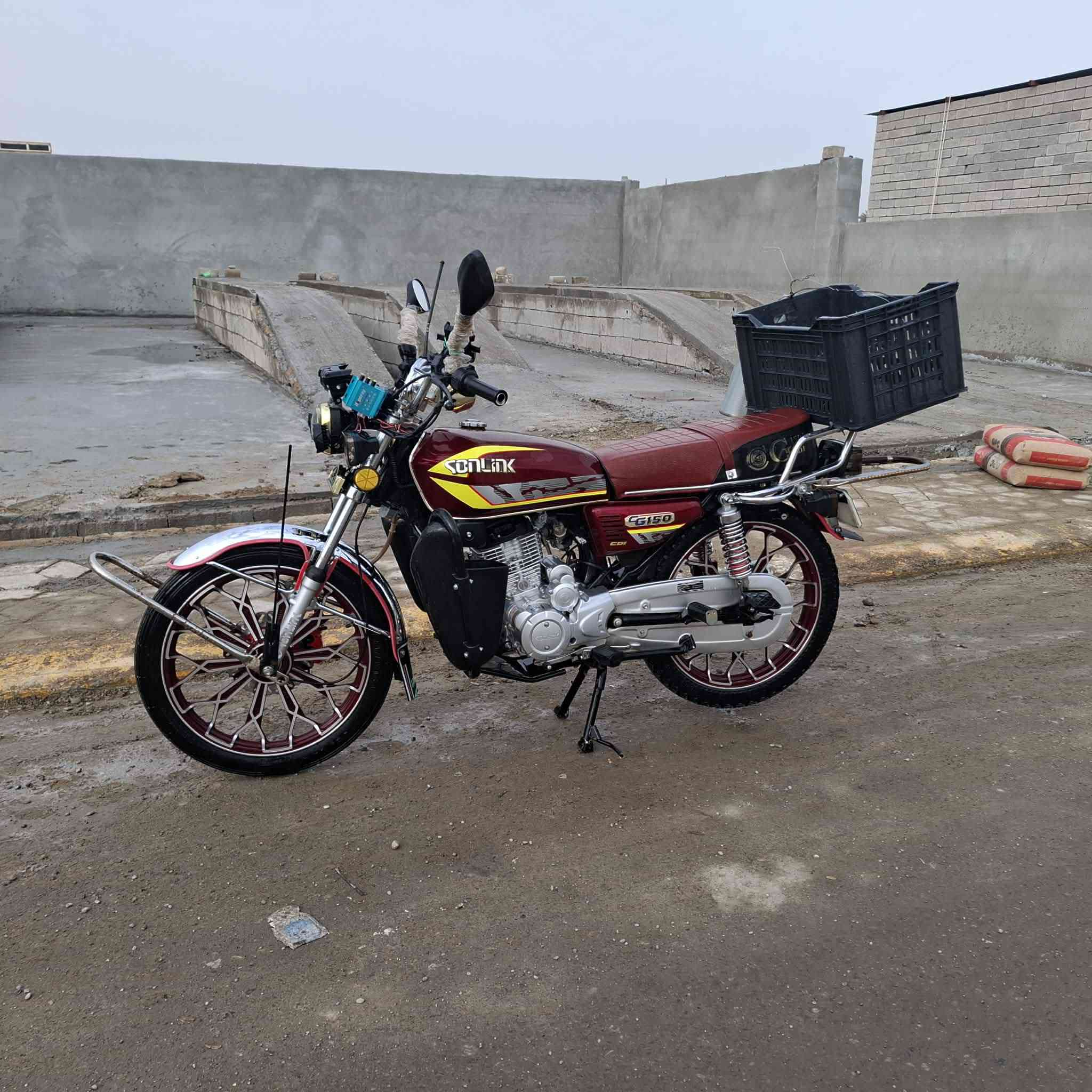 للبيع سيفان موديل 24  محرك شرط السعر 700وبي مجال مكاني تكريت للستفسار الاتصال ع ***********
