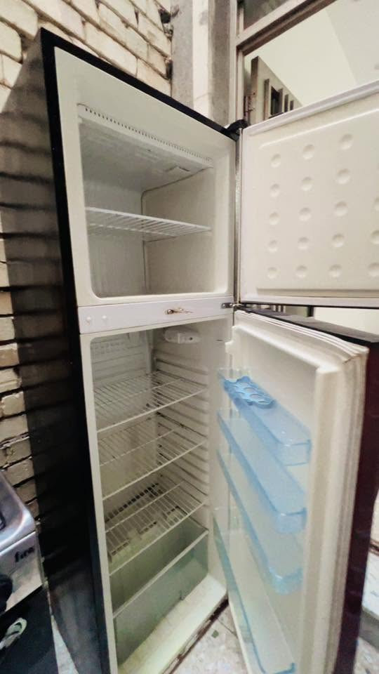 للبيع ثلاجة ب 150 وطباخ فريش 150 نظيفات مكان الشعله للتواصل ‭***********‬

