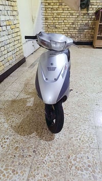 دراجه سازوكي للبيع.  دراجه ما مفتوحه و ما ناقصهه اي شي  تجي تصعدهه وتر...