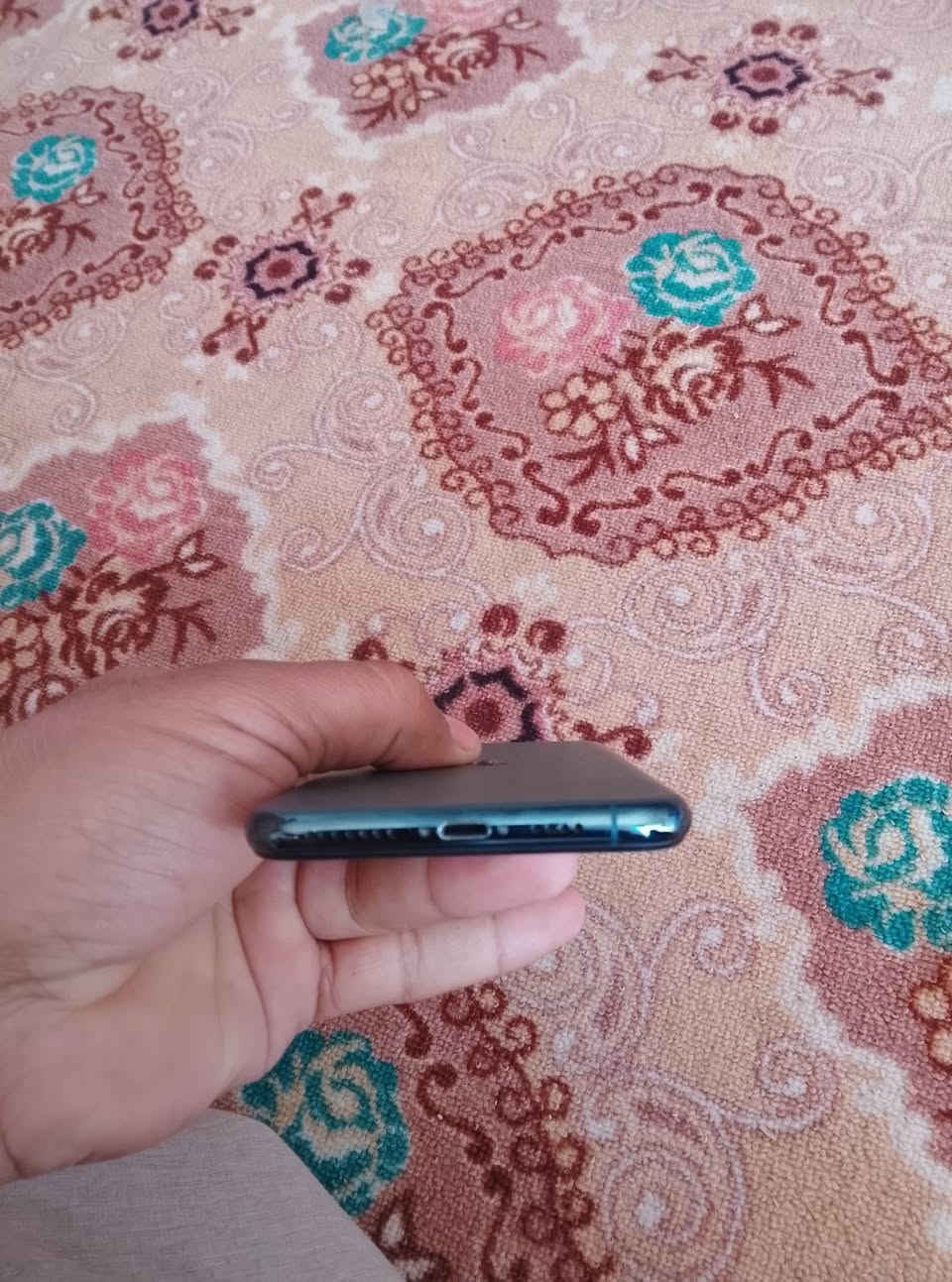 ايفون 11برو ماكس السعر 325
اذاكره 256
فيس ايدي شغال 
مبدل شاشه تفصيخ أصلي 
بطاريه 95
 ***********
