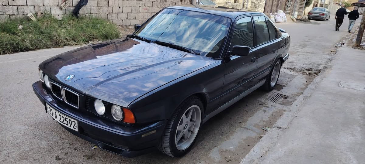 السلام عليكم بي ام 525 مسكر موديل ٩١ السنويه لغايه ٢٧ وارد يابان كير مكينه صدر خير من الله تخم تاير ويل كب نجمه تبريد شغال مكاني بغداد السعر ٦٥ او بيها مجال بسيط للاستفسار *********** بغداد, العراق
