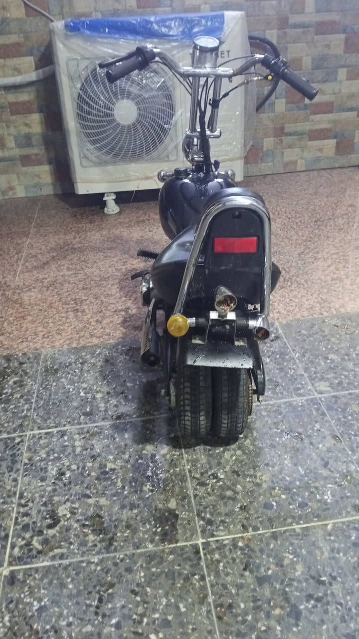 سلام عليكم مرخصت مدير الكروب دراجه كلاسيكيه صغير هالي للبيع شغاله نكره سلف و هندر مكاني بغداد البياع شرطه الخامسه عارضه ب 375 وبيه مجال رقمي ***********
