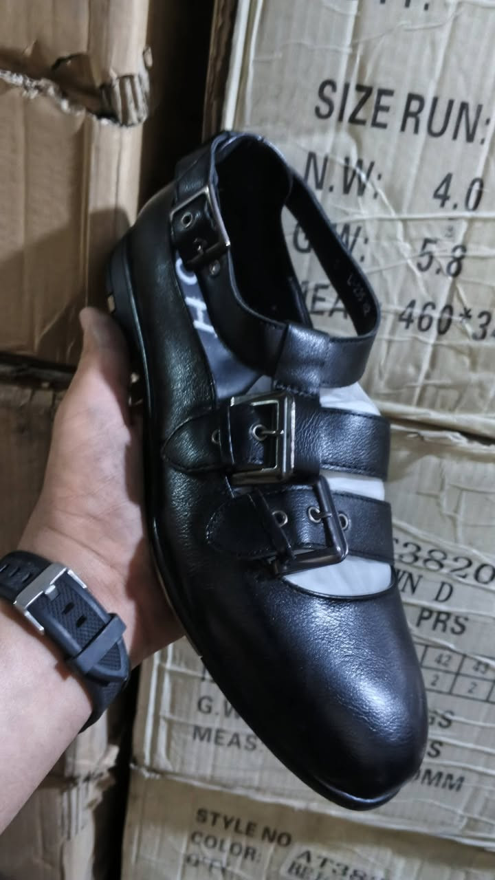 شلعه رجالي
الكارتون 8 قطع 📦
من 40 ال45 👟👞
بضاعه استندر 💯
سعر القطعه 6 الاف 🕺 
يوجد توصيل 🚖
***********
