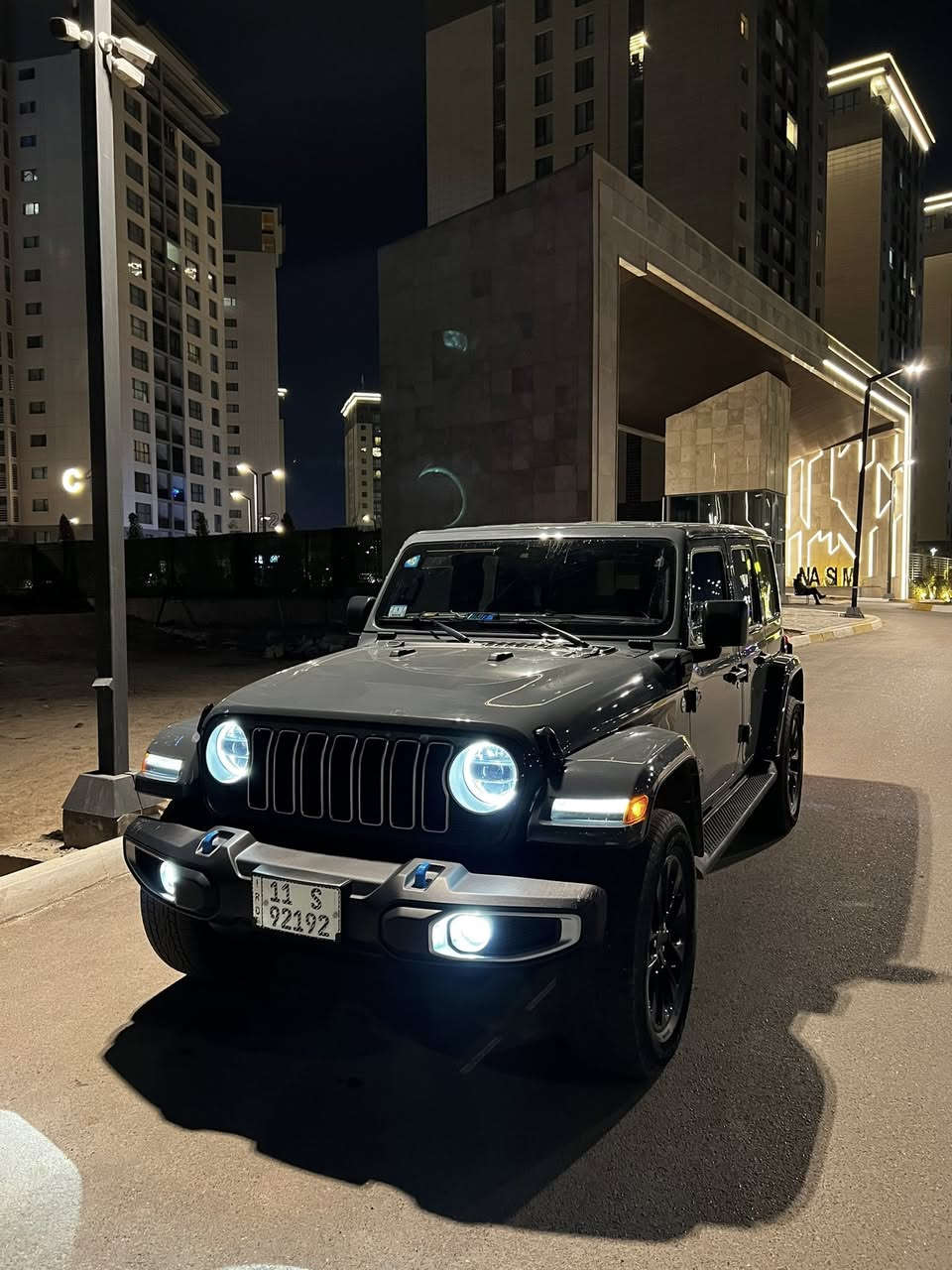 السلام عليكم 
جيب رانكلر 2024 بلكن هايبرد بانزين  
ماشيه 20 ميل
فول مواصفات 4x4e
سقف متحرك 
لون سموك مميز
بصمه 
شاشه كبيره كار بلاي
سستم سماعات بلادي
وباقي مواصفات الرانكلر الفول
العنوان بغداد الكرخ
***********
***********
