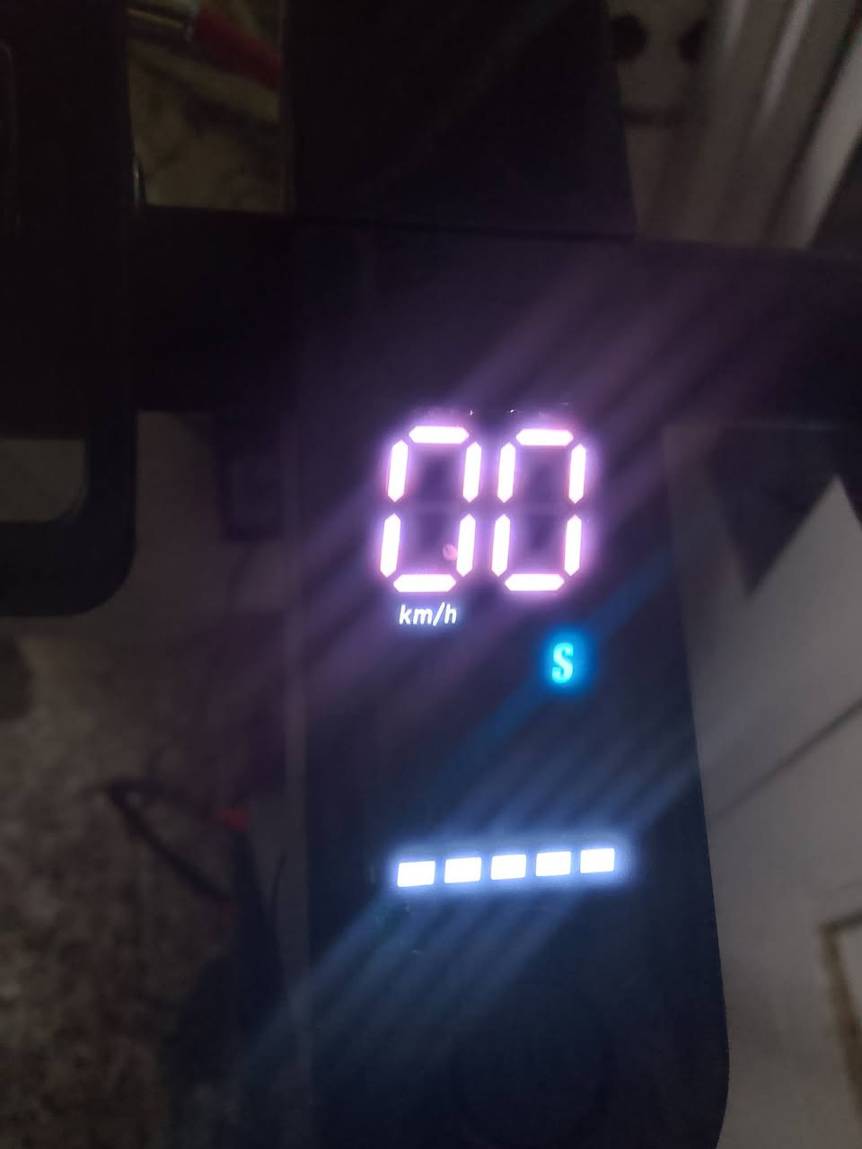 سكوتر شحن كهربائي شاومي البيع يكون 3سرع اول سرعه تمشي 10ثانيه 15ثالثه 45حقيقي هاي السرعات و+بي نضام تفبيت سرعه وبي نضام من يحمه يشتغلك انذار تخلي طافي فد5دقايق وتطلع هاذي اذا رحت بي مكان بعيد ويحمه الملف والايت مالته اذا تشغله مكان بي كلوبات يضل ينطيك مسافه قريبه واذا تشغله مكان بعيد هو من وحده يضل ينطيك ابعد حتى تشوف+البطاريات ليثيوم البريك مالته بل مكان بي بلوتوث وفي جرس البريك بي امامي وخلفي وفي ستاند ويطبق+2026السكوتر اخر اصدار وجديد بس اني صار عندي ضرف وحتاجيت فلوسه واريد ابيعه ولله لو ما محتاج فلوسه ماابيعه السعر يكون 250وبي مجال الطيبين حك الجيه عليه ويتحمل وزن 160كيلو ويفيد وعملي وين متريد يوصلك


**إذا كنت صاحب هذا الإعلان وتريد حذفه لأي سبب، رجاءا أرسل رسالة إلى الدعم الفني**