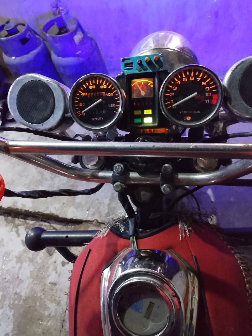 سلام عليكم شباب عندي هاي الستوتة موديل2020 كلى بشرط محرك جديد گشر بدون صبغ ماطور كلى عل البلادي  كركوك السعرمليون وربع وبي مجال ستوته مال بيت  غير متواجد عل فيس هاذه رقمي ***********
