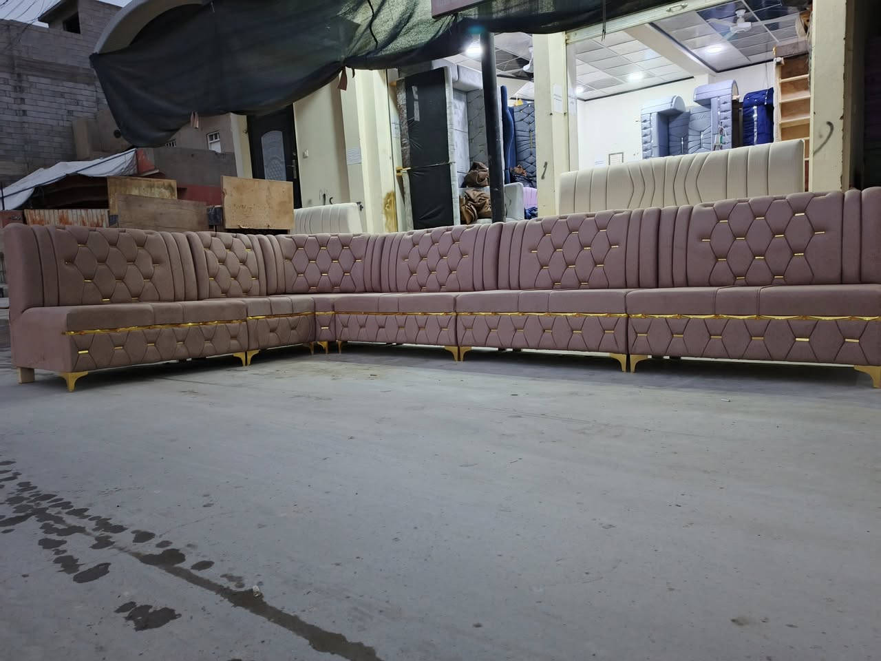 متاح ديوانات عراقية لبيع شرط ضمان سعر 450 الف معا 4 كوشات هدية  مواد خشب بلوك اسود 18 ميلي سفنج مميز اول 10 سنتيم تغليف الضهر معاكس يوجد خدمت توصيل داخل وخارج الموصل ***********
*********** يوجد واتساب ع رقمين
