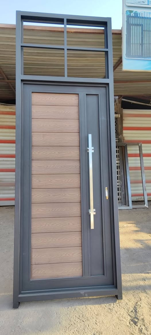 يعلن ديكورات سروك حداد ⚒️ وجبه جديدة من ديكورات ابواب قاصه بسعار تنافسيه 💵 باب قاصه عالي الجوده حديد مليمن💯
بديل خشب اصلي 💯 
صبخ الماني💯
كيلون +يدة تركي 💯 
***********☎️
