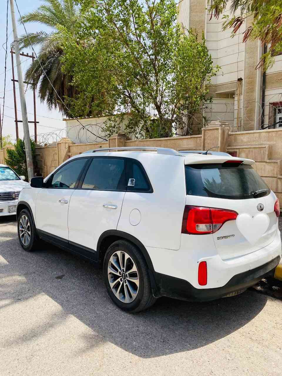 السلام عليكم سورنتو خليجي موديل 2014
موصفاتهة
بردات خلفية 
اشاير مري ومري شفط 
سبعة راكب
ثلاث قطع تبريد
لايت زينون 
حساس امامي وخلفي 
تحكم ستيرن جهتين 
محرك 4سلندر طابوكه جديده صارلي سبوعين شادها 
كير على وضع شركة كفالة من فتح 
ماشية 140
سياره عليها ادامة كامله 
تخم تاير جديد 
حداديه جديده 
عليها منضومه تبريد كامله جديده 
السيارة كفالة عامة فقط الجاملغ الخلفي شخطه باب صبغ
رقم السيارة واسط الدولي با اسمي  سنويه وهزه جديده سيارة على ايدي 
مكاني الكوت 
الاتصال :***********
