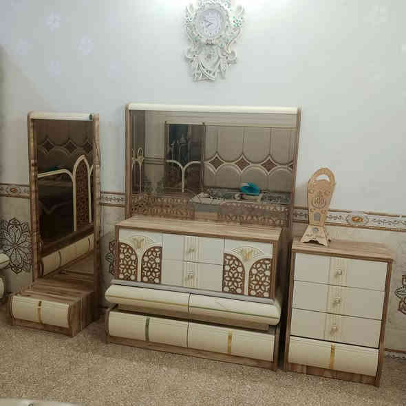 للبيع غرفه تركيه ١١ قطعه نضيفه كلش للستفسار خاص او الاتصال على الرقم ***********
