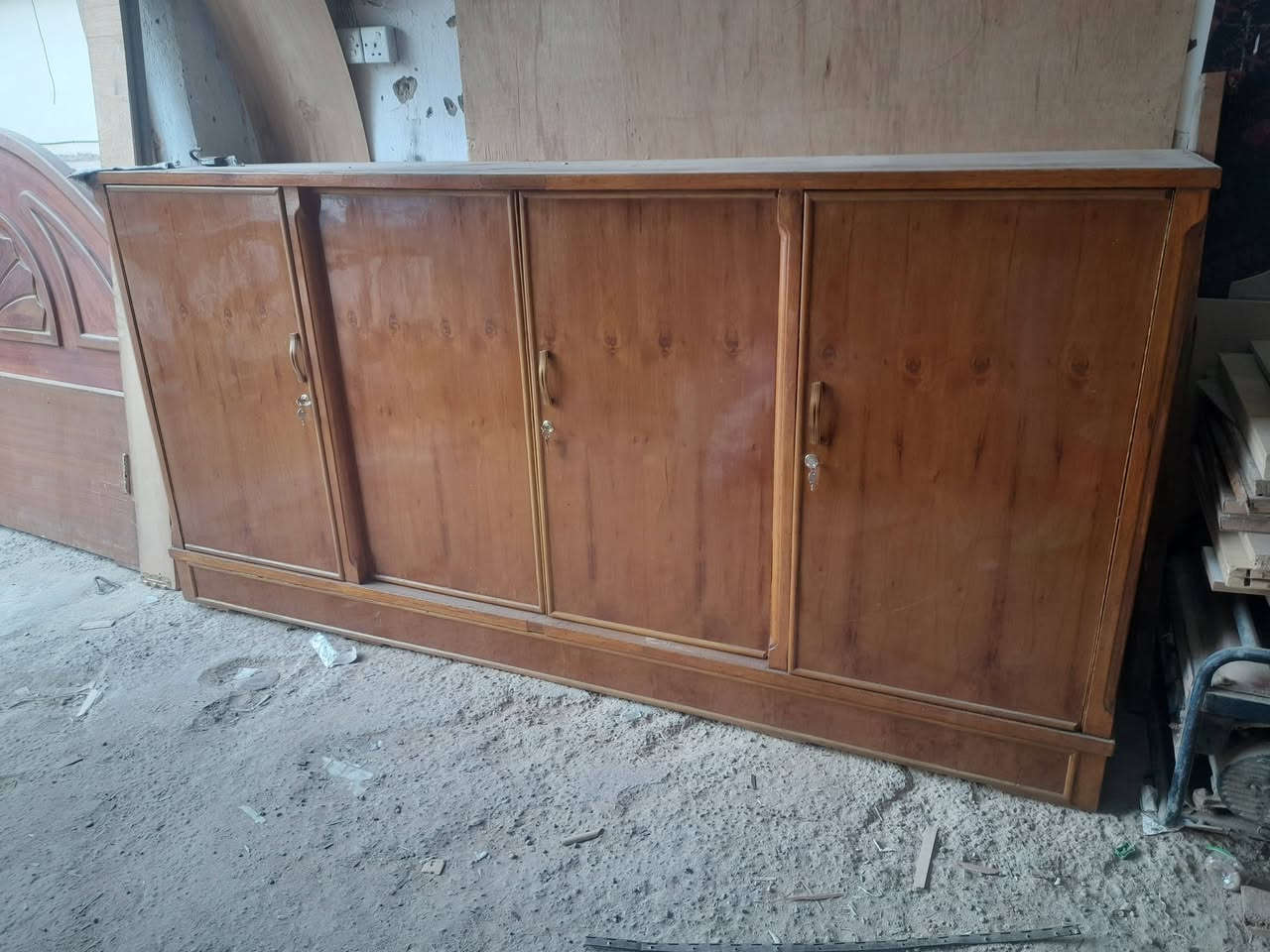 بوفيه  اربع أبواب ***********
