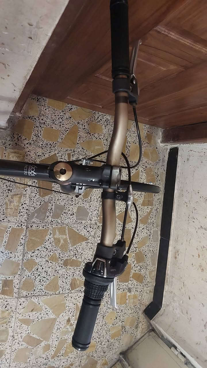 c700
نظافة كدامكم 
سعر100 
مكاني بغداد 
***********واتس
