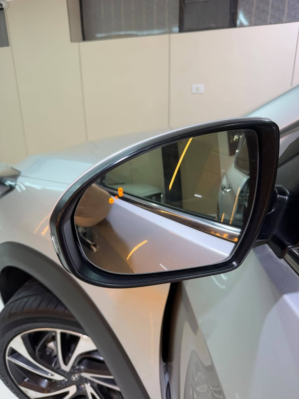 🚘 Hyundai Tucson 2020 – Premium Turbo (الفئة السادسة)

💥 قسط بمقدم 420,000 جنيه فقط (30%)
📉 فائدة سنوية 14%
❌ بدون مصاريف إدارية
❌ بدون تأمين إجباري
🚗 استلام فوري من المعرض

🚗 ليه تبيع عربيتك بره؟
لما ممكن ناخدها ونسلمك عربيتك الجديدة فورًا وبأعلى سعر في السوق؟ 🔄

🔹 العداد: 100,000 كم
🔹 الحالة: فبريكا بالكامل
🔹 الرخصة: سنة

✨ الكماليات:
✅ سقف بانوراما
✅ شاشة Touch Screen
✅ كاميرا 360°
✅ حساسات ركن أمامية وخلفية
✅ كراسي جلد كهرباء
✅ تشغيل المحرك عن بُعد
✅ تشغيل بالبصمة ودخول ذكي
✅ شاحن لاسلكي
✅ تكييف أوتوماتيك ثنائي المناطق
✅ جنوط 19 بوصة
✅ فرامل يد إلكترونية + Auto Hold
✅ مثبت سرعة
✅ مراقبة النقطة العمياء
✅ ABS – EBD – ESP
✅ 6 وسائد هوائية

💡 ليه تختار Hyundai Tucson Premium Turbo؟
أداء التيربو القوي، تجهيزات فاخرة، وثبات ممتاز، مع حالة فبريكا بالكامل تجعلها من أفضل الاختيارات في فئتها.

للتواصل 📞 📞 01033580948فون او واتس

✨ متاح كاش – قسط – استبدال 🔄
🎥 متاح فيديو معاينة للمصداقية

📍 العنوان: التجمع الخامس – بجوار مسجد الشرطة – مقابل بوابة 7
🕑 مواعيد العمل: من 11 ص لـ11


**إذا كنت صاحب هذا الإعلان وتريد حذفه لأي سبب، رجاءا أرسل رسالة إلى الدعم الفني**