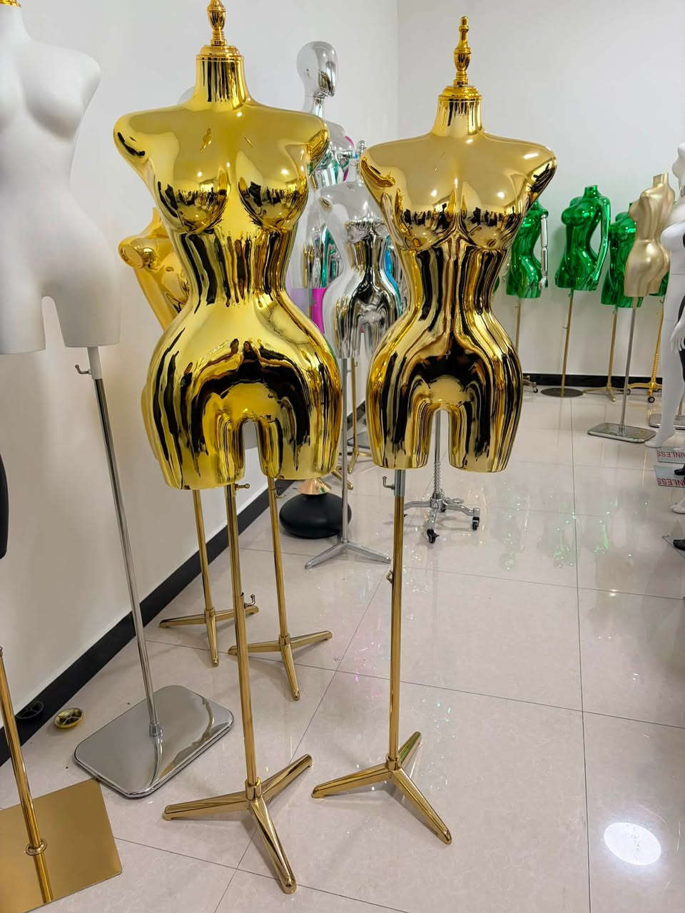 Chrome gold/silver #mannequins for clothing #display


**إذا كنت صاحب هذا الإعلان وتريد حذفه لأي سبب، رجاءا أرسل رسالة إلى الدعم الفني**