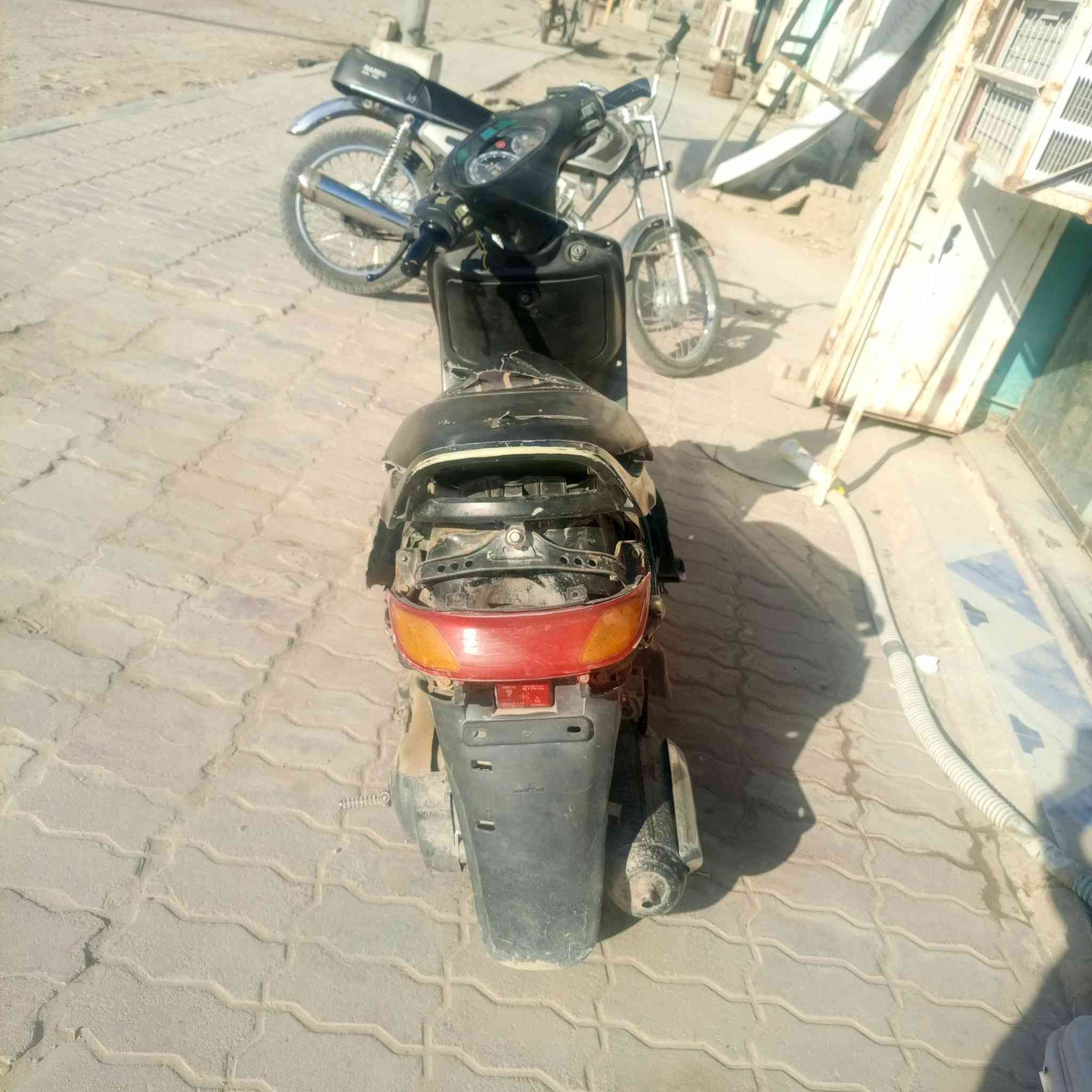 السلام عليكم دراجه فراشه للبيع مكينه نظيفه بيه نهظه حلوه 150 قفل عوزها بس كفر مكاني ديوانيه مركز الرقم ‏‪***********‬‏
