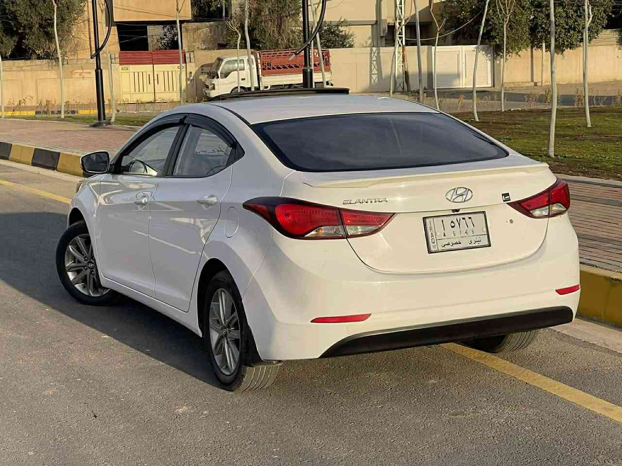 2014 خليجي محرك 18 كازكيت
بلا صبغ عدا دوسه ماشيه 130 الف 
سعر 135 قفل 130
سياره بسمو اليبيعها
***********
