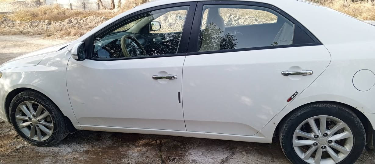 السلام اعليكم
سيراتو 12
المواصفات
1,اشاير بلمري
2,حساس خلفي 
3,تبريد بيانو
4,شفتات ستيرن
رقم اربيل دولي بسمنه 
تريد تحويل تريد وكاله
سنويه ل 30هزه جديده
مكان السياره ديوانيه
السعر ،115وبيه مجال
رقم الهاتف ***********
