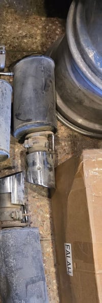 دبات سود srt السعر 300 الف زوج العدد 2 رقمي 07733876339